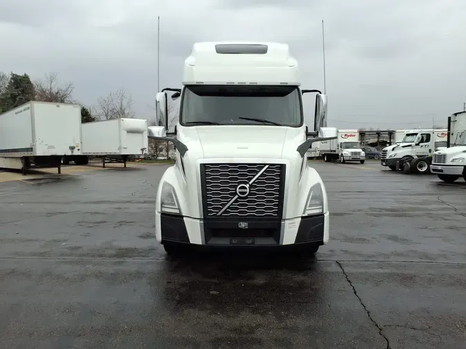 2020 VOLVO VNL64T-300