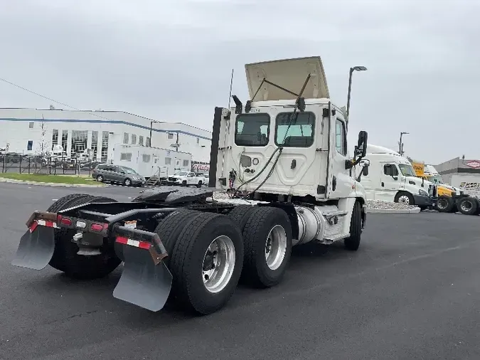 2019 Freightliner X12564ST