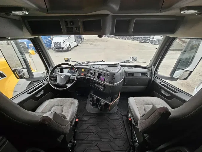 2022 VOLVO VNL64T760