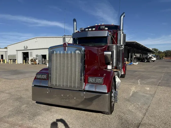 2021 Kenworth W900