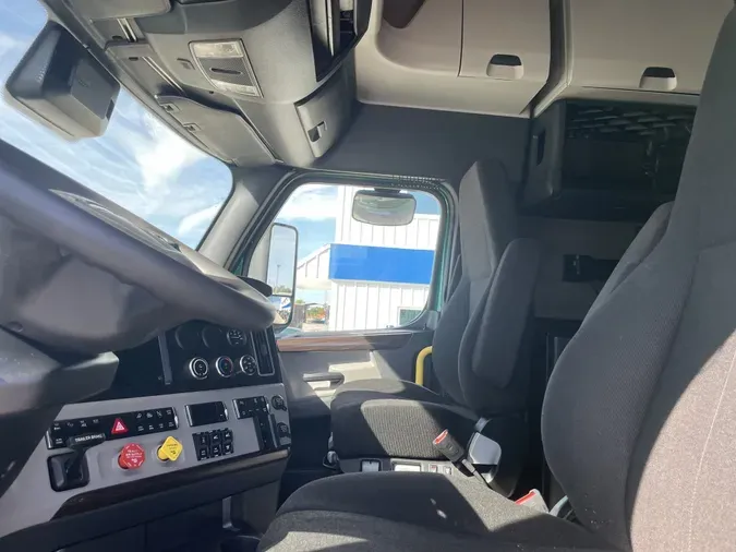 2020 Freightliner Cascadia 126