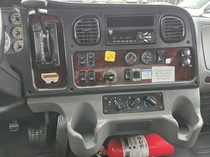 2018 Freightliner Business Class M2 106