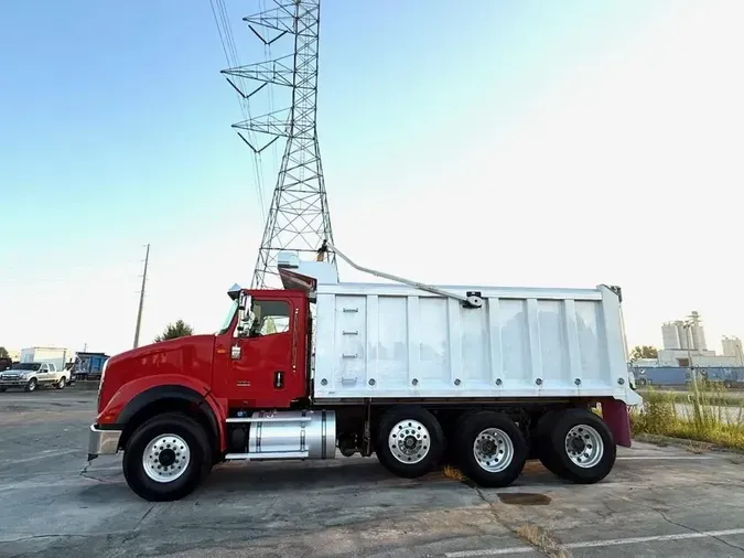2020 International HX620
