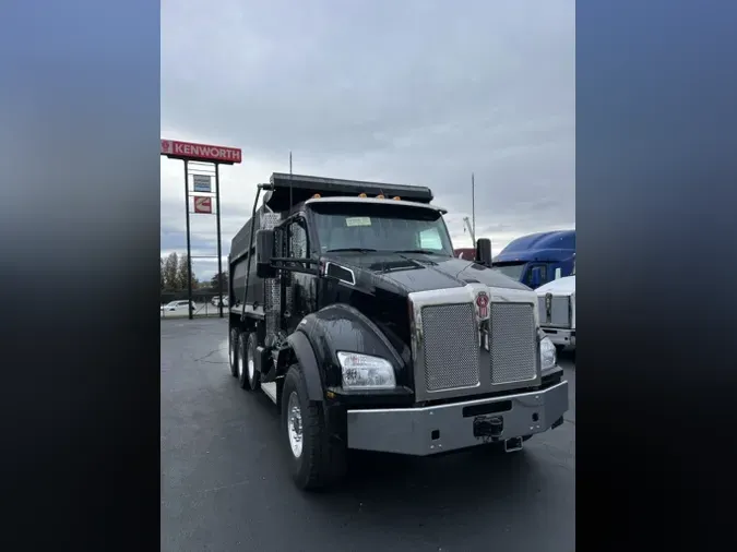 2025 Kenworth T880