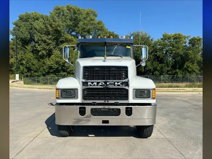 2022 MACK PI64T