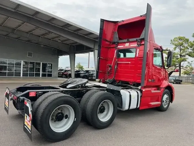 2020 Volvo VNR64T300