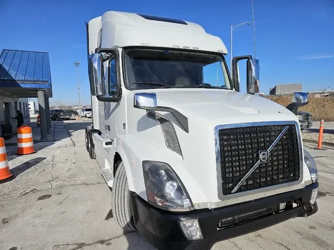 2015 VOLVO VNL64T670