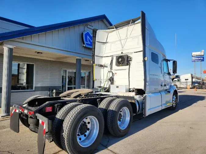 2021 VOLVO VNL64T740