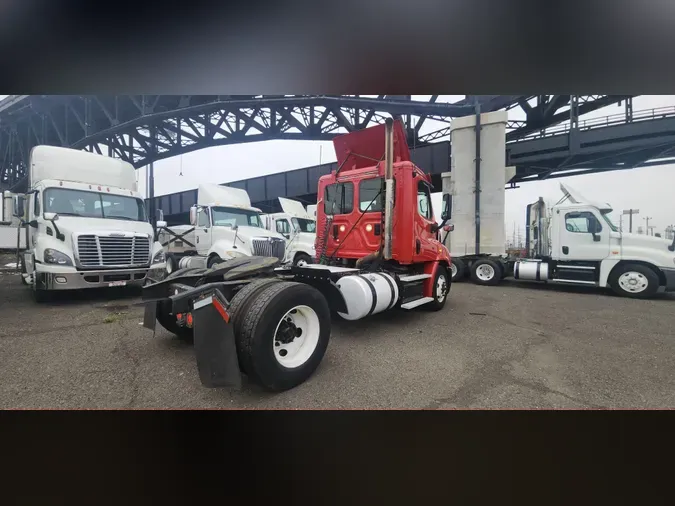 2016 FREIGHTLINER/MERCEDES CASCADIA 113