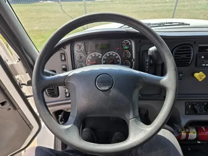 2022 Freightliner Business Class M2 106