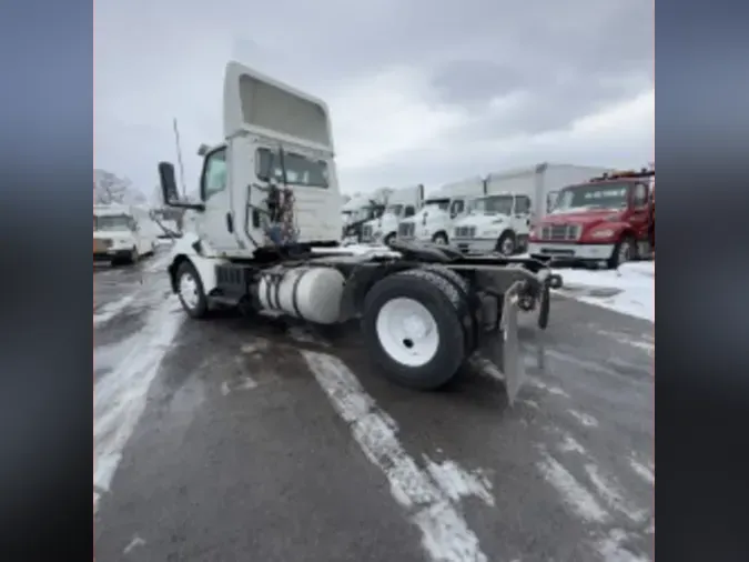 2019 NAVISTAR INTERNATIONAL RH613 DAYCAB S/A