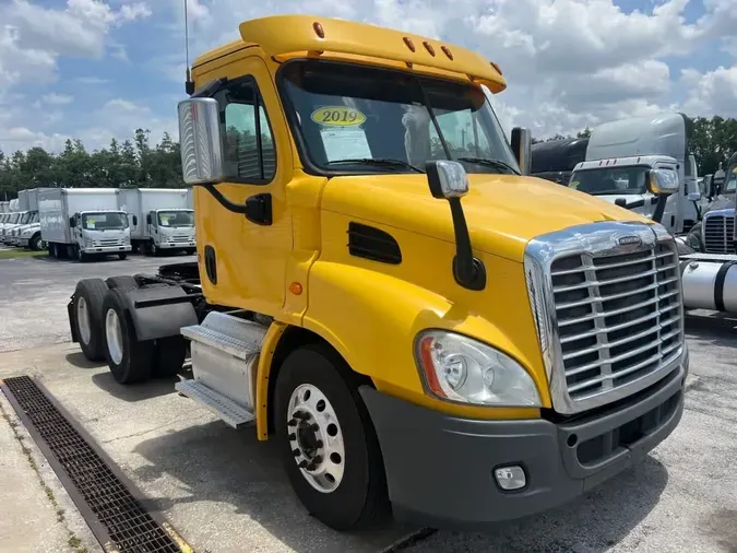 2019 FREIGHTLINER CASCADIA 113