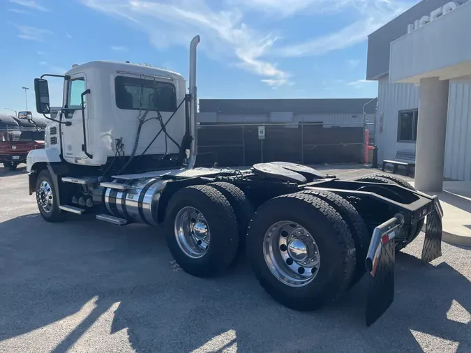 2022 MACK AN64T