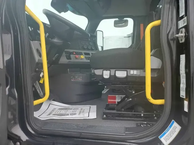 2022 FREIGHTLINER Cascadia 116