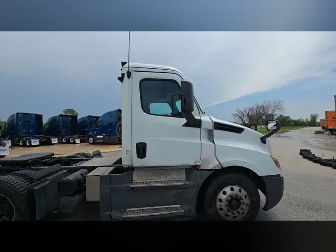 2019 Freightliner Cascadia 126e00d8448a514de5b11ebb152f402e0cc