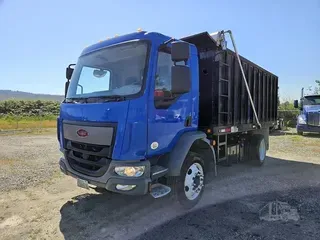 2016 PETERBILT 220
