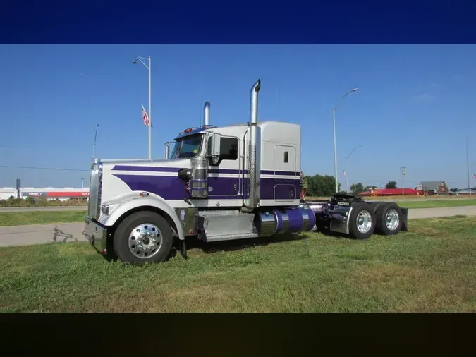2023 Kenworth W900L