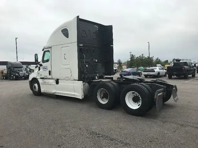 2018 Freightliner T12664ST