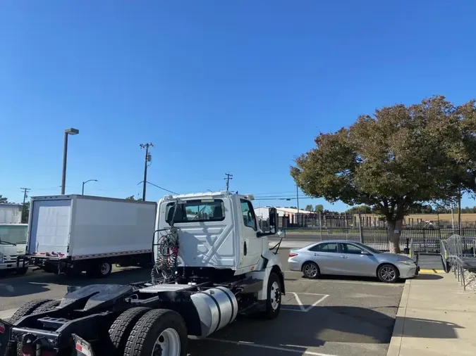 2019 NAVISTAR INTERNATIONAL RH613 DAYCAB S/A