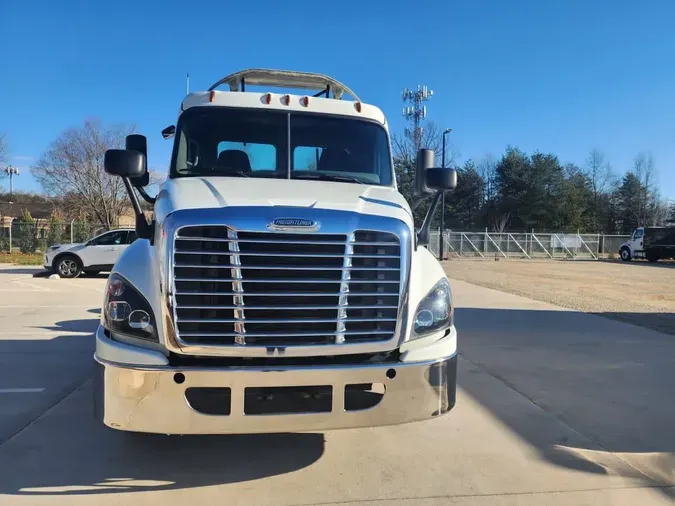 2019 FREIGHTLINER/MERCEDES CASCADIA 125e01e2749d272bc74aaab5e3ae3517012