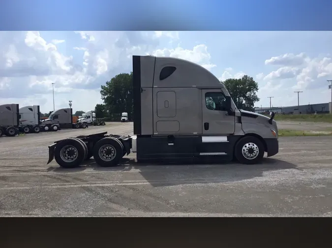 2022 Freightliner Cascadia 126