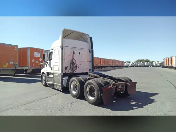 2021 Freightliner Cascadia 126