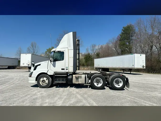 2015 Volvo VNL300