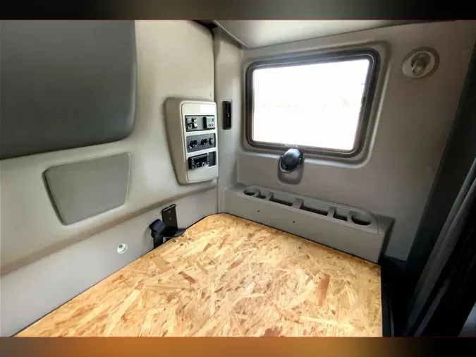 2023 INT LT625 6x4