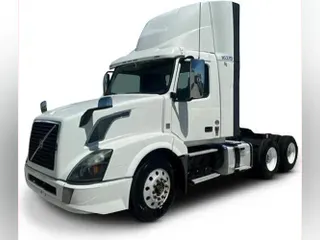 2017 Volvo VNL300