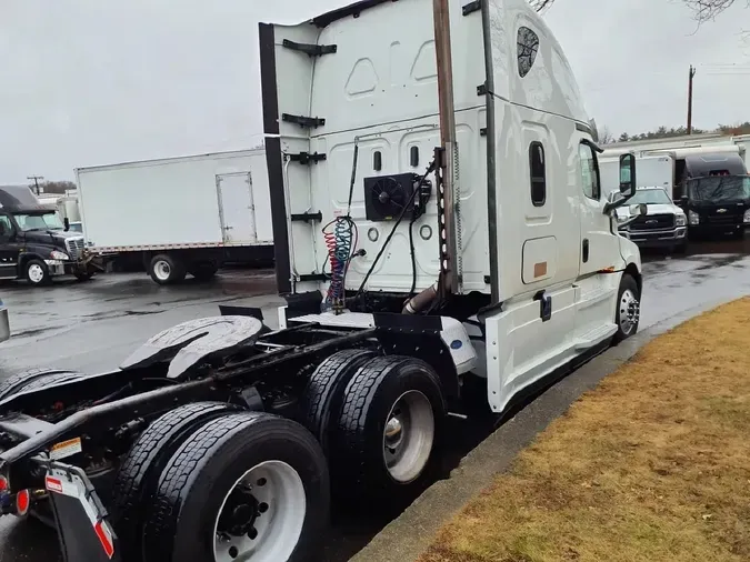 2019 FREIGHTLINER Cascadia 126