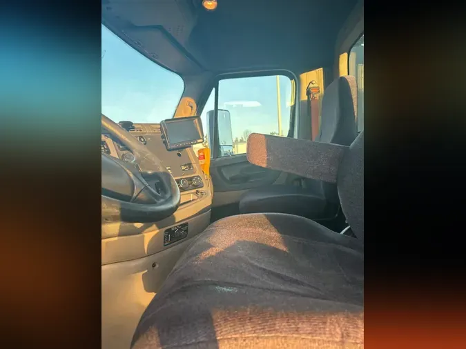 2017 FREIGHTLINER/MERCEDES CASCADIA 113