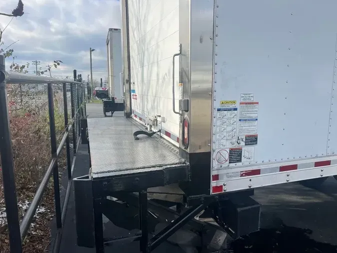 2018 Freightliner M2 106