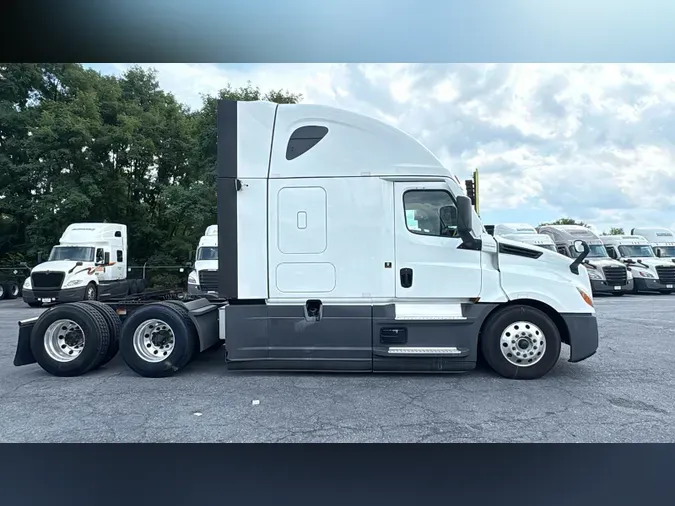 2023 Freightliner Cascadia 126