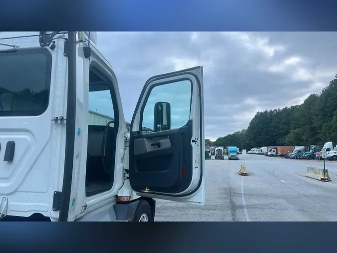 2020 Freightliner Cascadia 126