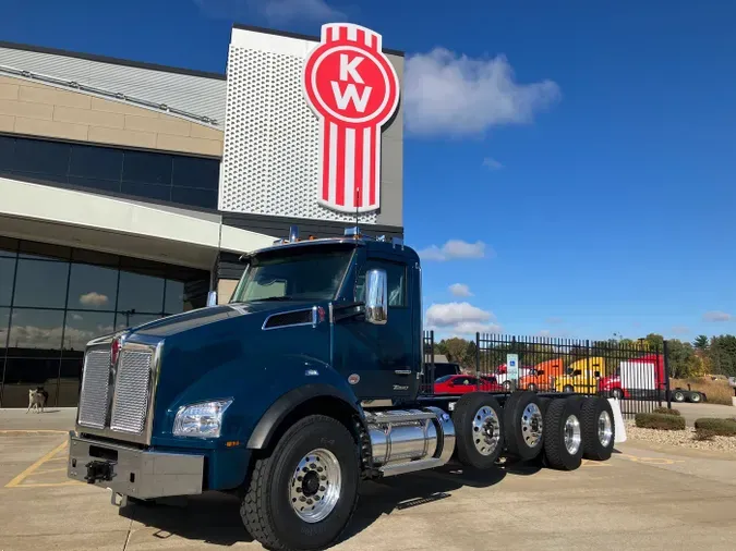 2026 Kenworth T880e03b2a3bdd95f0fa95136560230ee0db