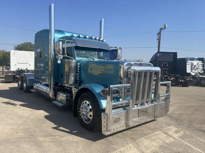 2023 Peterbilt 389