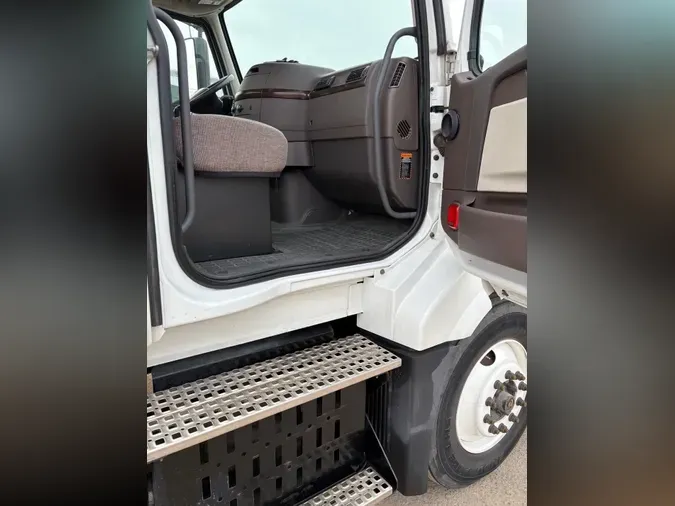 2017 VOLVO VNL64TRACTOR