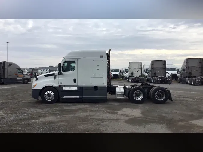 2021 Freightliner Cascadia 126