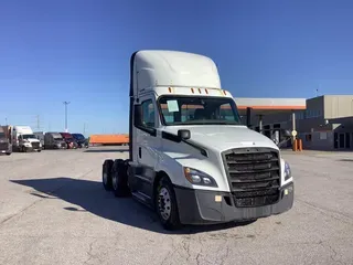2020 Freightliner Cascadia 126