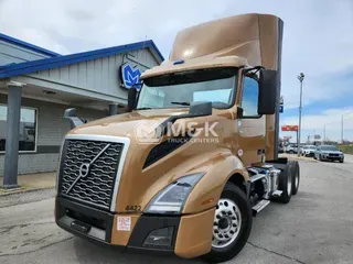 2022 VOLVO VNL64T300