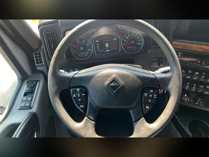 2021 INTERNATIONAL LT