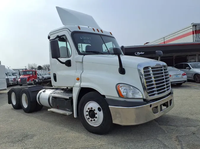 2016 FREIGHTLINER/MERCEDES CASCADIA 125