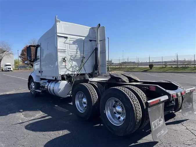 2020 VOLVO VNR640