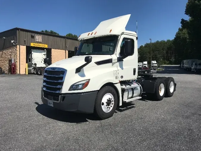 2018 Freightliner T12664ST