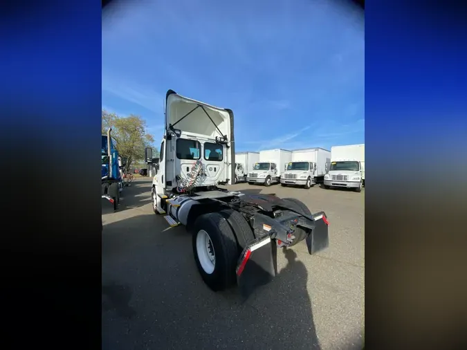 2018 FREIGHTLINER/MERCEDES CASCADIA 113e057984e0bf7b8145384700b65340676