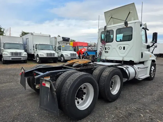 2019 FREIGHTLINER/MERCEDES CASCADIA 125e0588824d31c8bdd0c0cf01da4cf8870