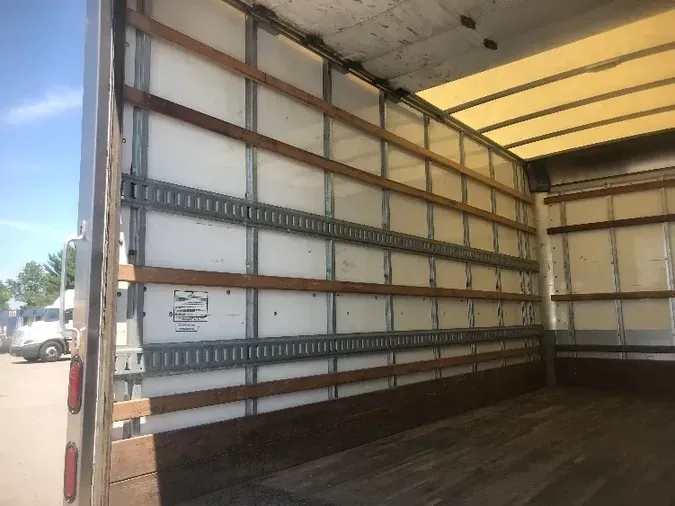 2018 HINO TRUCK 155