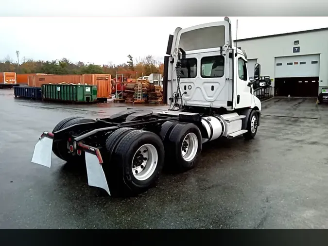2020 Freightliner Cascadia 126
