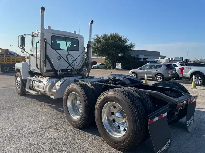 2020 MACK PI64T