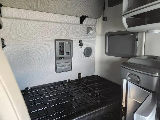 2024 VOLVO VNL64T760